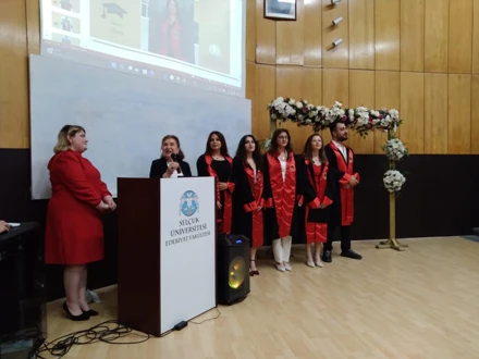 Selçuk Üniversitesi Rus Dili ve Edebiyatı Bölümünde Mezuniyet Coşkusu